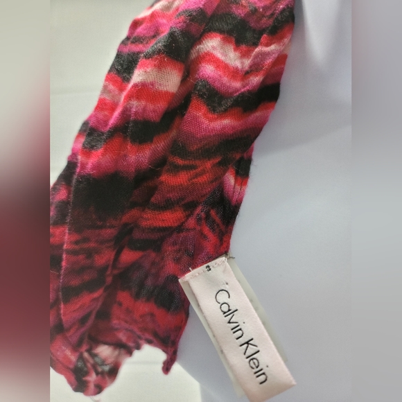 Calvin Klein Infinity Scarf Red Black White Ombre Women US One Size Oversized - Picture 1 of 3